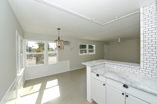 2579 Granville Ave, Unit 2579