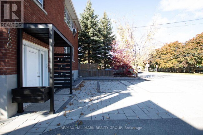 180-180 Woodroffe Ave in Ottawa, ON - Building Photo - Building Photo