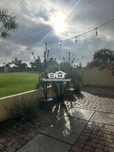 8805 S 51st St in Phoenix, AZ - Foto de edificio - Building Photo