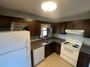 215 Elton Hills Dr NW, Unit 6 in Rochester, MN - Foto de edificio - Building Photo
