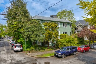 Diana Court in Vancouver, BC - Building Photo