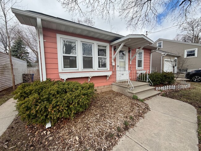 1312 S Van Buren St in Allouez, WI - Building Photo - Building Photo