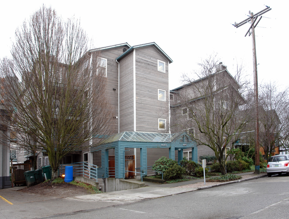 Oswego Place Apartments in Seattle, WA - Building Photo