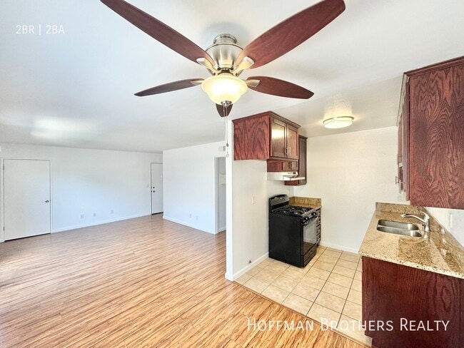 10206 Independence Ave in Los Angeles, CA - Building Photo - Building Photo