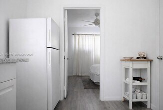 6250 NW Miami Pl in Miami, FL - Building Photo - Building Photo