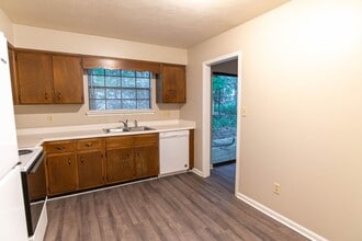 2201 Hartsfield Rd in Tallahassee, FL - Foto de edificio - Building Photo