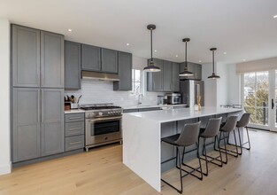43 Noyack Harbor Rd in Sag Harbor, NY - Building Photo - Building Photo