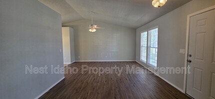 907 Aspen Grove St in Nampa, ID - Building Photo - Building Photo