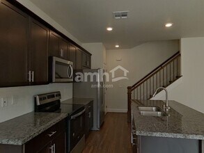 668 N Water St in Henderson, NV - Building Photo - Building Photo