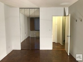 377 Rector Pl-Unit -4G in New York, NY - Building Photo - Building Photo