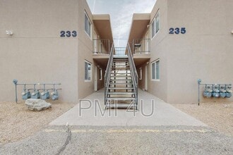 233 Tennessee St NE in Albuquerque, NM - Building Photo - Building Photo