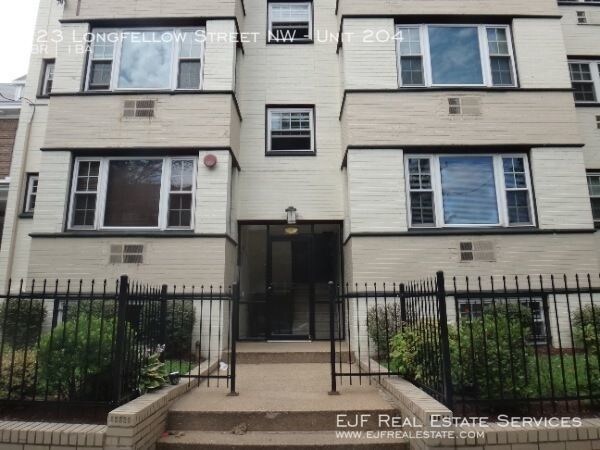 723 Longfellow St NW in Washington, DC - Building Photo - Building Photo
