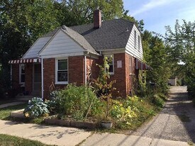 210 Perrin St in Ypsilanti, MI - Building Photo