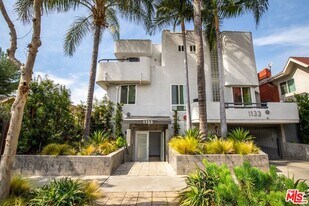1131 N Formosa Ave in West Hollywood, CA - Building Photo