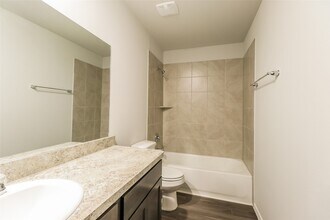 2166 Middle Rdg Dr in Conroe, TX - Building Photo - Building Photo