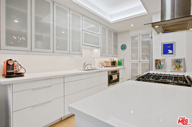 9303 Burton Wy in Beverly Hills, CA - Building Photo - Building Photo