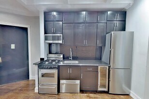 5 W 103rd St, Unit 1B in New York, NY - Building Photo