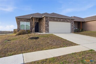 292 Legacy Cir in New Braunfels, TX - Building Photo - Building Photo