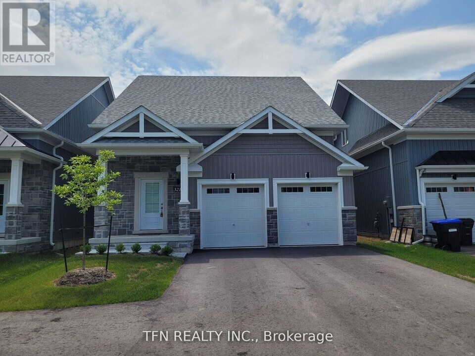 3213 Mosley St in Wasaga Beach, ON - Building Photo