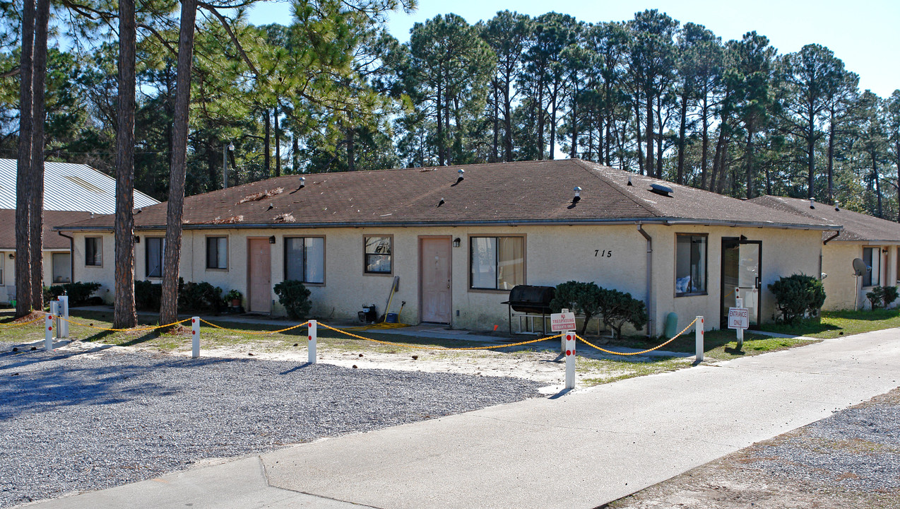 715 W 13th St in Panama City, FL - Building Photo