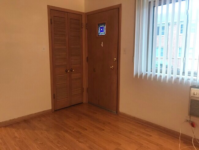 1425 W Touhy Ave in Park Ridge, IL - Building Photo - Building Photo