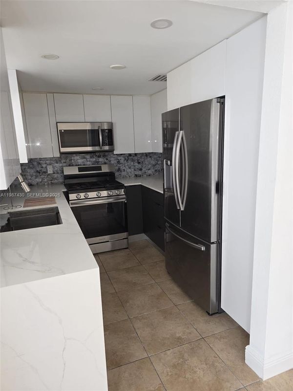 2338 W 62nd St in Hialeah, FL - Building Photo - Building Photo