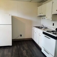 5837 Nicholson St, Unit 3 in Pittsburgh, PA - Building Photo - Building Photo