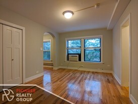 557 W Arlington Pl, Unit 5 in Chicago, IL - Building Photo - Building Photo