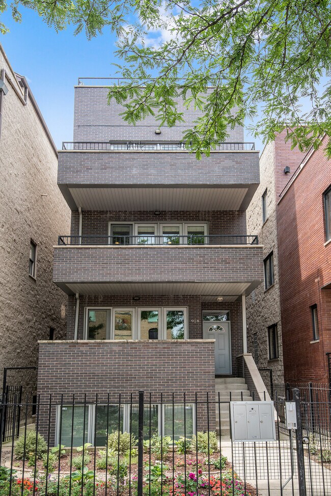 property at 918 N Wood St