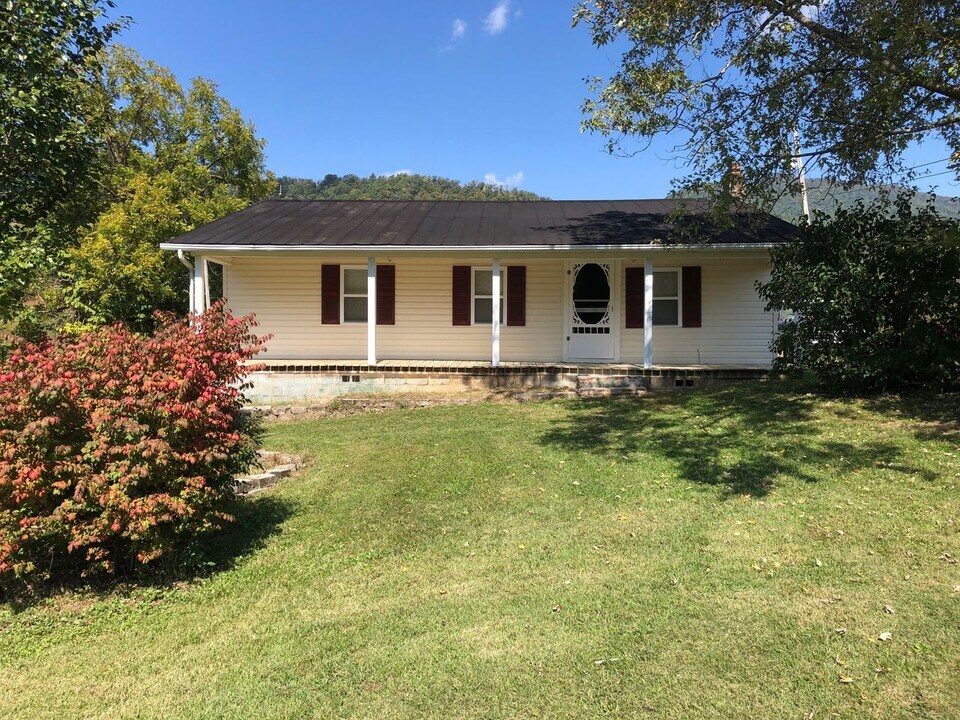 14885 Horton Hwy in Chuckey, TN - Building Photo