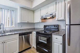 The Boulevard Apartments in Bradenton, FL - Building Photo