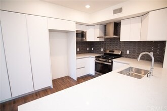 1223 Wellesley Ave-Unit -303 in Los Angeles, CA - Building Photo - Building Photo