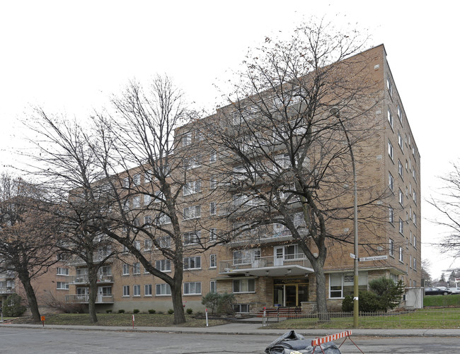 Riviera Apartments in Montréal, QC - Building Photo - Building Photo