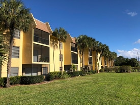 490 NW 20th St, Unit 212 in Boca Raton, FL - Building Photo