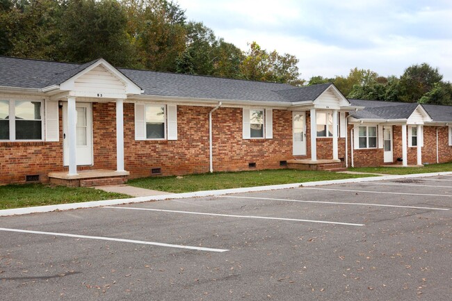 SH101-College Road Apartments (RCA) in Shelby, NC - Building Photo - Building Photo