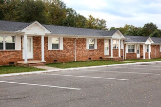 SH101-College Road Apartments (RCA) in Shelby, NC - Building Photo - Building Photo