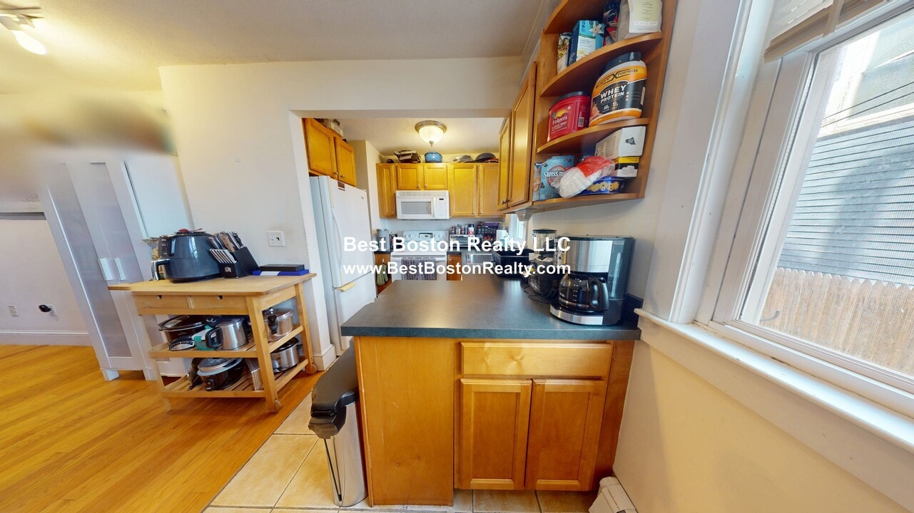 389 Highland Ave in Somerville, MA - Building Photo