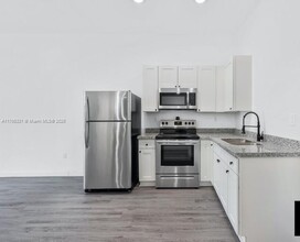 511 SW 1st Ave in Hallandale Beach, FL - Building Photo - Building Photo