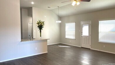 9212 Canyon Bnd in Converse, TX - Building Photo - Building Photo