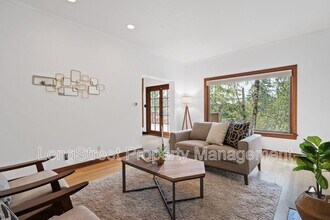 140 NW MacLeay Blvd in Portland, OR - Building Photo - Building Photo