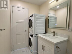 7 Shaughnessy Blvd in Toronto, ON - Building Photo - Building Photo