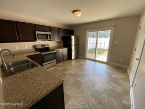 127 W Murrow Ln in Jacksonville, NC - Building Photo - Building Photo