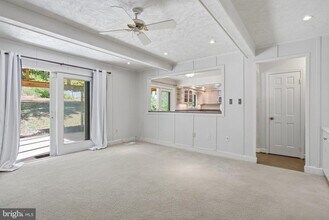 9369 Tovito Dr in Fairfax, VA - Building Photo - Building Photo