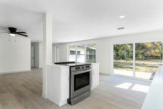 1021 Flagler Ave in Edgewater, FL - Building Photo - Building Photo