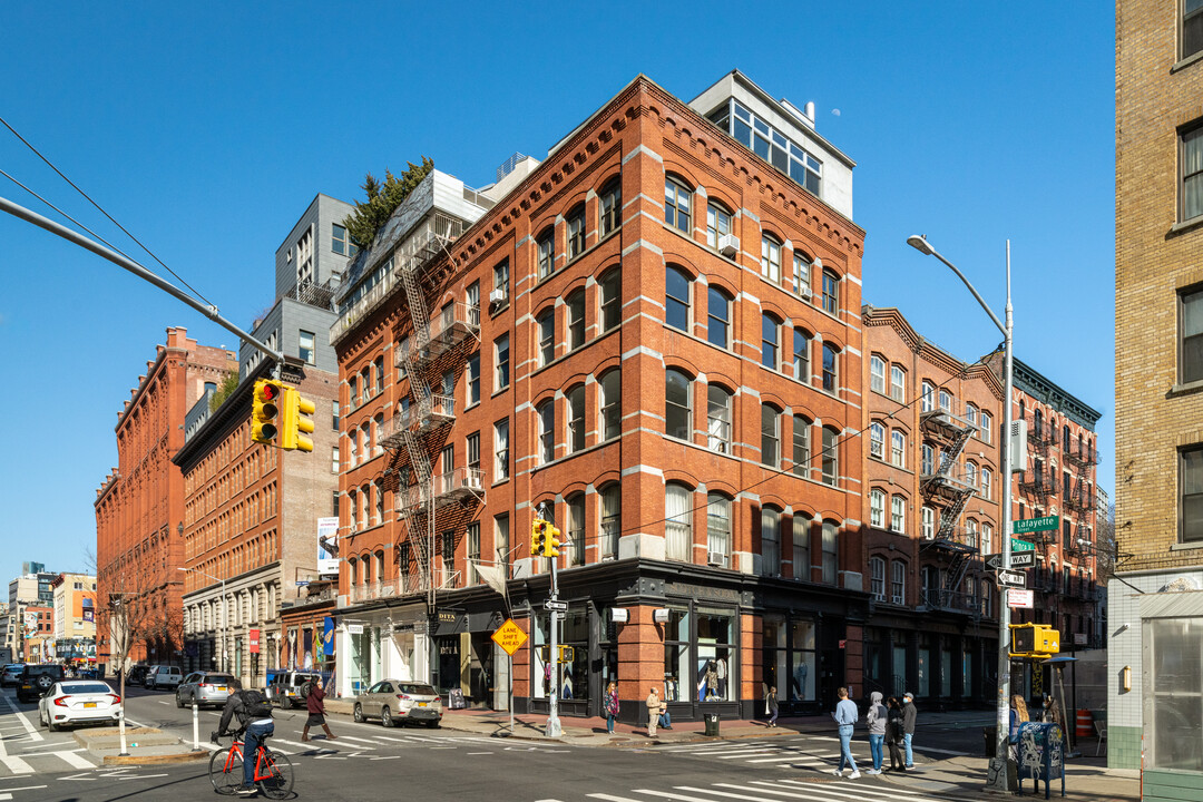 273 Lafayette St in New York, NY - Building Photo