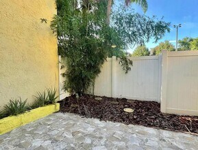 5852 Windhover Dr in Orlando, FL - Building Photo - Building Photo