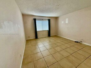 16481 Blatt Blvd in Weston, FL - Building Photo - Building Photo