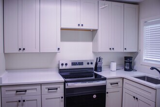 911 E Parkway S in Memphis, TN - Building Photo - Building Photo