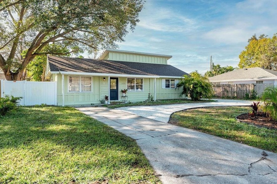 2676 Martin St in Sarasota, FL - Building Photo