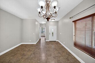 2353 W Barwick Dr in Phoenix, AZ - Foto de edificio - Building Photo